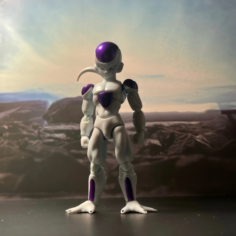 تمثال أصلي من سلسلة S.H.Figuar - مراجعة Model Kit Frieza وسعره