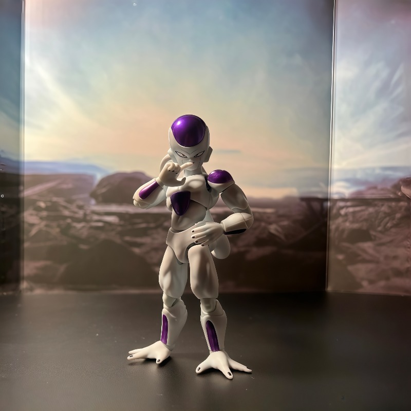 تمثال أصلي من سلسلة S.H.Figuar - مراجعة Model Kit Frieza وسعره