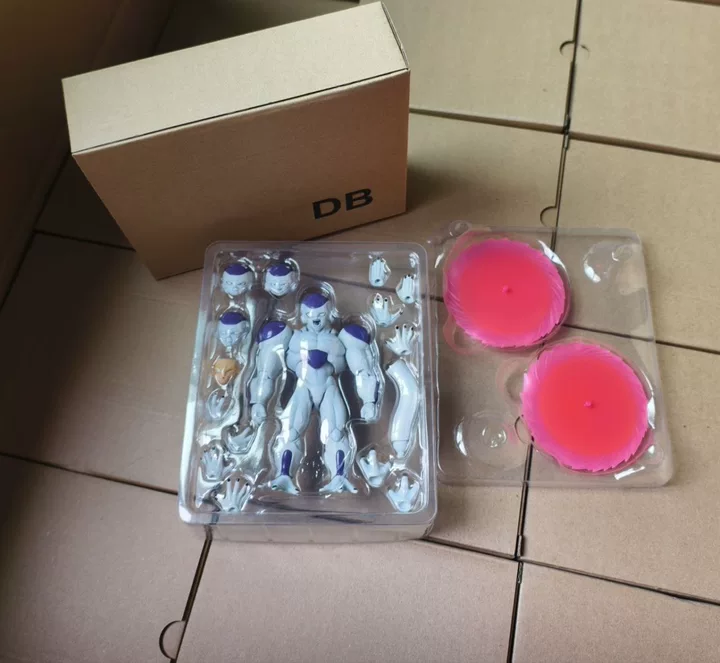 مجسمات أنمي جديدة من مصنع DB T - مراجعة Model Kit Frieza وسعره