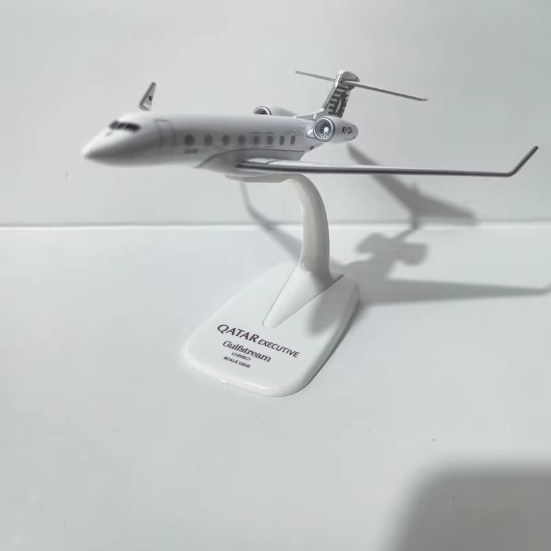 نموذج طائرة قطر إيرويز جلفستري - مراجعة Model Kit Walmart وسعره